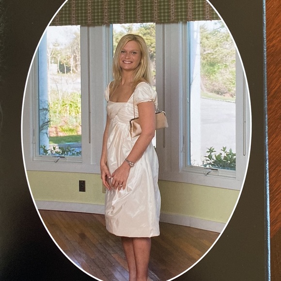 New Price!! Vera Wang Wedding Dress. Excellent condition. Worn once. Size 6. - Picture 2 of 14